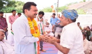રઘુ દેસાઈ